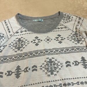 Maurices Women’s Long Sleeve Boho Aztec Crew Neck Gray Pullover Sweatshirt Sz: M